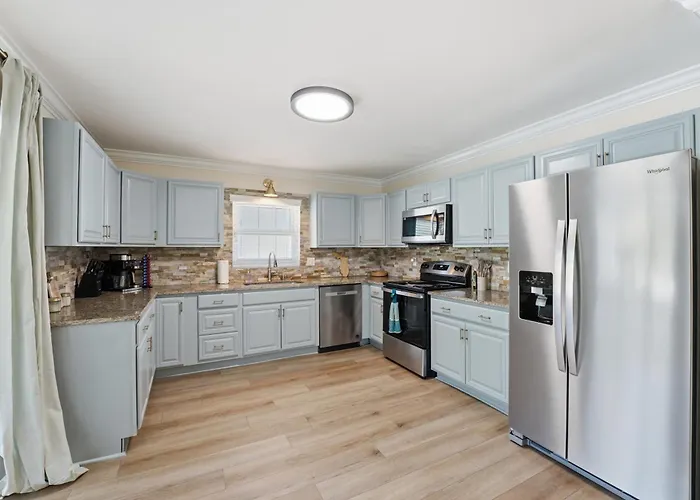 Sunwashed Stone Villa With Heated Pool, Hot Tub & Mini Golf