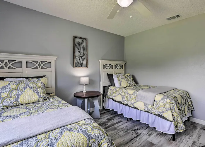 Lanai & Pond At Tranquil Bradenton Retreat!